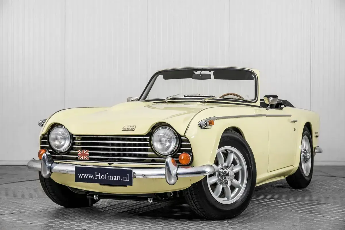 Usata Triumph TR 250 107 CV (78 kW) 1968 Giallo Cabrio