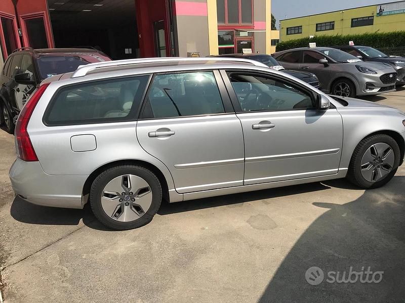 Usata Volvo V50 109 CV (80 kW) 2011 Grigio Station wagon