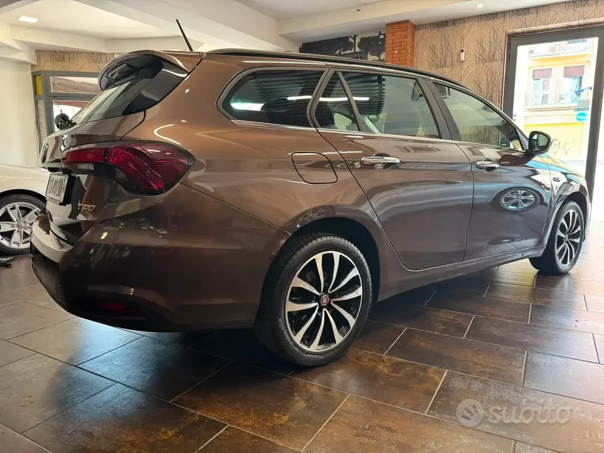 Usata Fiat Tipo S 120 CV (88 kW) 2020 Marrone Station wagon