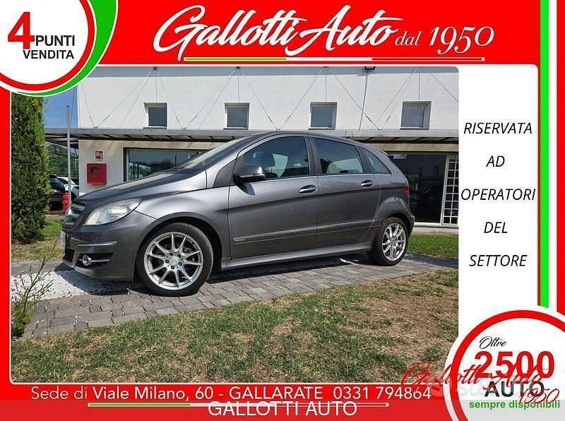 Grigio Usata 2011 Mercedes B200 Monovolume | 2990 € (Super prezzo) - Immagine 1/4