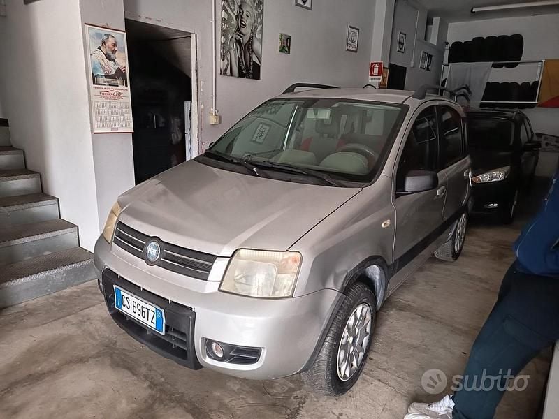 Usata Fiat Panda 4x4 60 CV (44 kW) 2005 Grigio Utilitaria