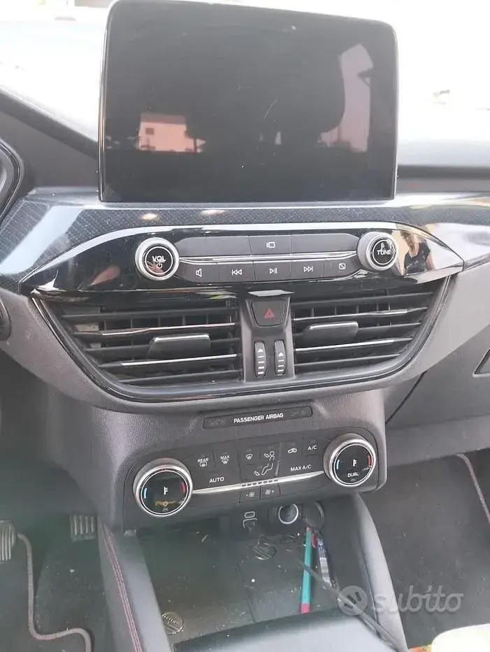 Usata Ford Kuga 120 CV (88 kW) 2023 Grigio SUV