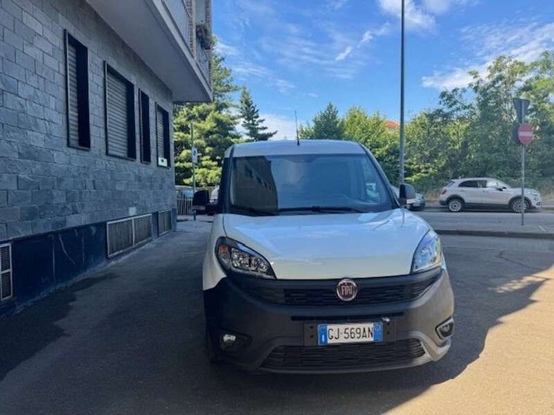 Usata Fiat Doblò S 105 CV (77 kW) 2022 Bianco Monovolume