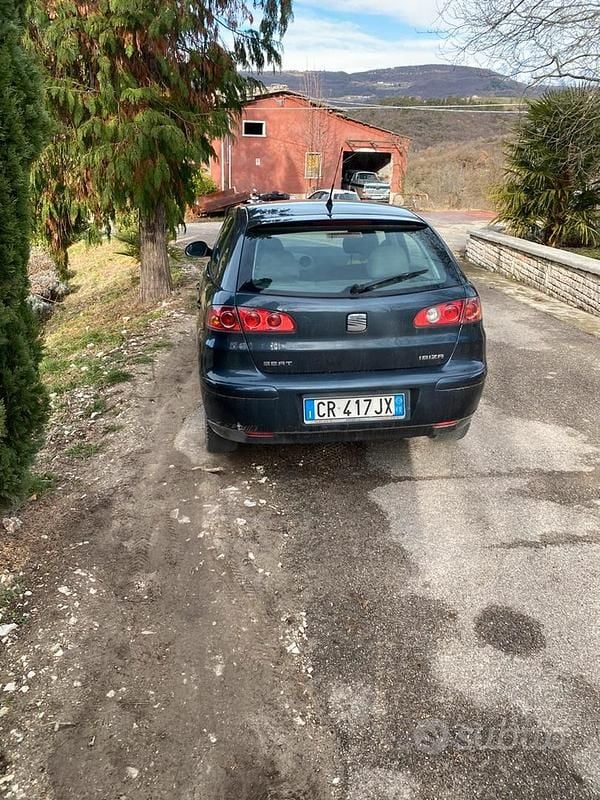 Usata Seat Ibiza 75 CV (55 kW) 2004 Grigio Utilitaria