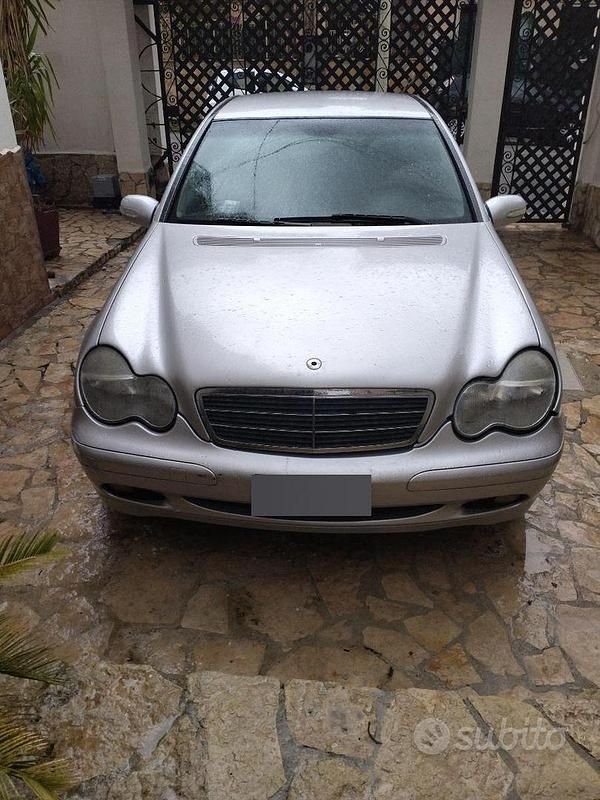 Usata Mercedes 220 2004 Grigio Berlina