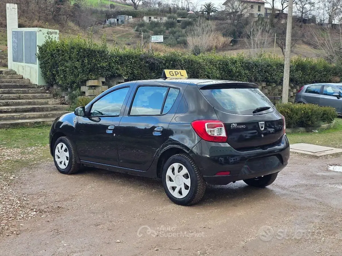 Usata Dacia Sandero 75 CV (55 kW) 2014 Utilitaria