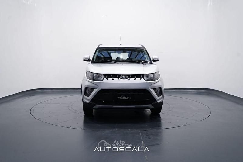 Usata Mahindra KUV100 87 CV (63 kW) 2025 Argento SUV