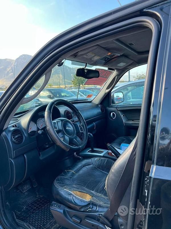 Usata Jeep Cherokee 87 CV (63 kW) 2004 Nero SUV