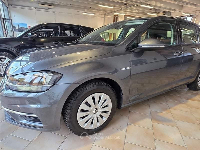 Usata VW Golf VII 131 CV (96 kW) 2019 Gray Berlina