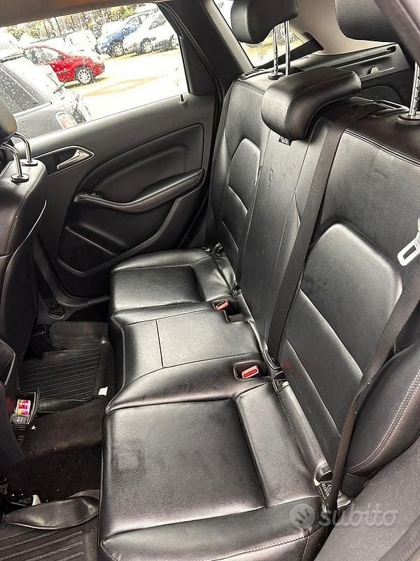 Usata Mercedes B180 109 CV (80 kW) 2018 Marrone Utilitaria