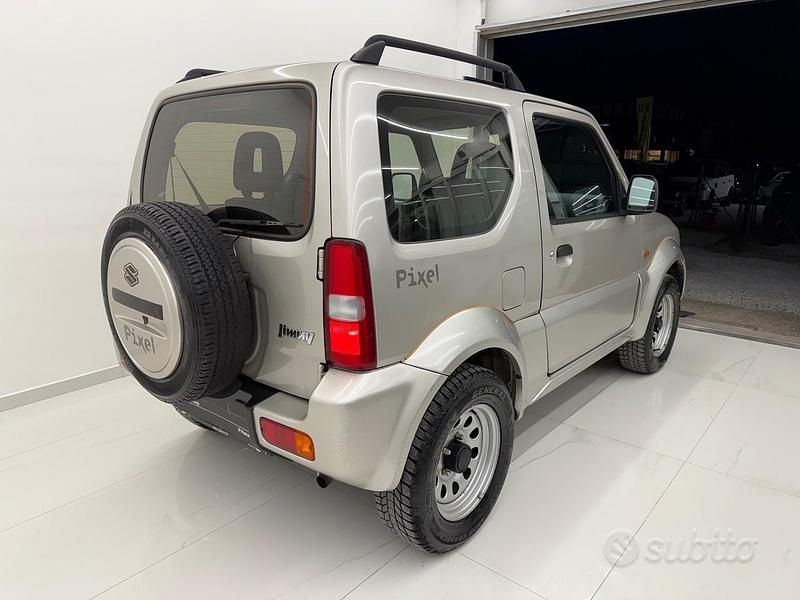 Usata Suzuki Jimny 86 CV (63 kW) 2005 Grigio SUV