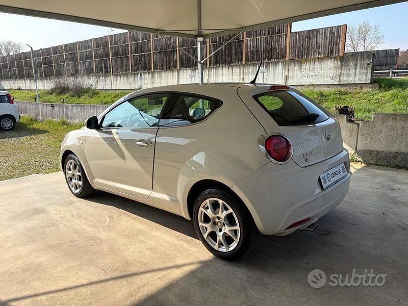 Usata Alfa Romeo MiTo Distinctive 105 CV (77 kW) 2011 Bianco Utilitaria