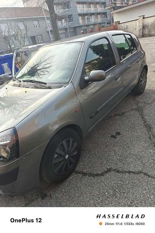 Usata Renault Clio II 75 CV (55 kW) 2002 Berlina