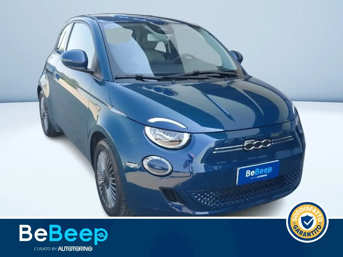 Usata Fiat 500e La Prima 86 kW (118 CV) 2022 Verde metallizzato Berlina