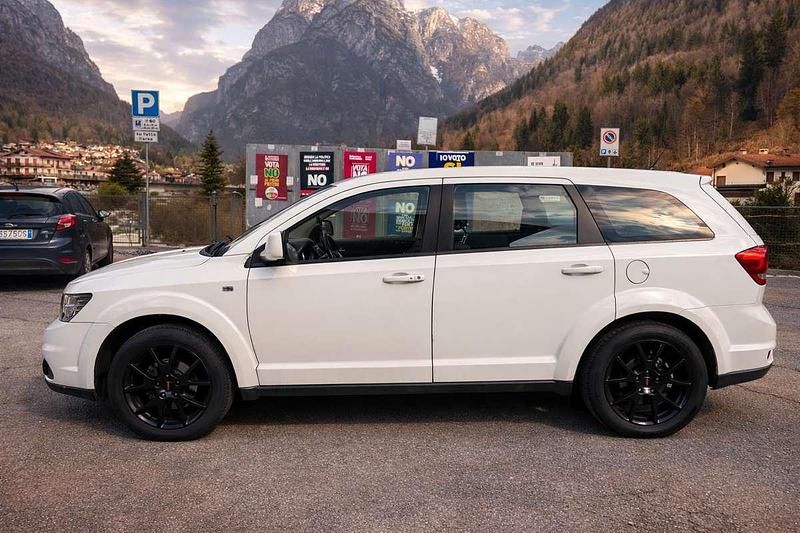 Käytetty Fiat Freemont 140 HP (102 kW) 2012 Valkoinen Katumaasturi