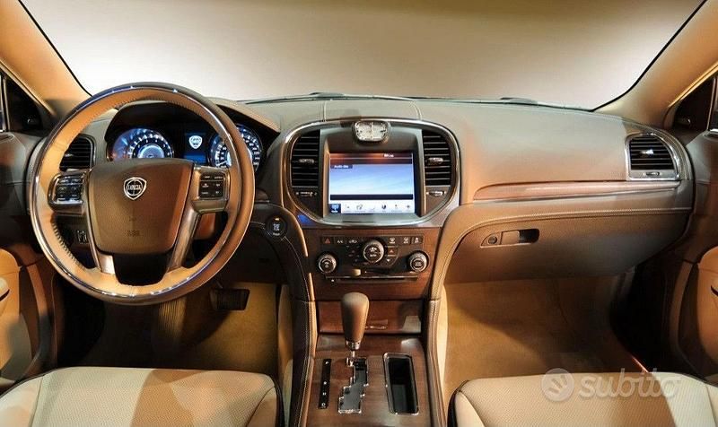 Usata Lancia Thema 239 CV (175 kW) 2013 Nero Berlina