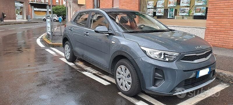 Grigio Usata 2022 Kia Stonic SUV | 10.300 € (Ottimo prezzo) - Immagine 1/4