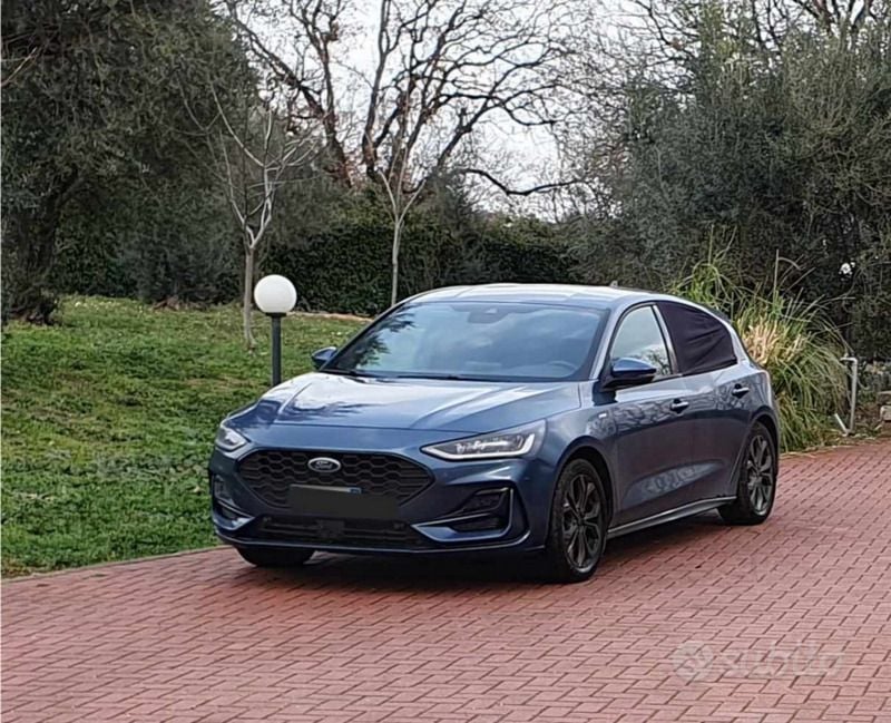 Blu/azzurro Usata 2022 Ford Focus ST-Line Berlina | 18.000 € (Buon prezzo) - Immagine 1/1
