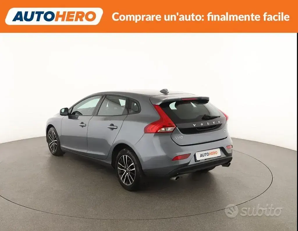 Usata Volvo V40 Momentum 150 CV (110 kW) 2017 Grigio Berlina