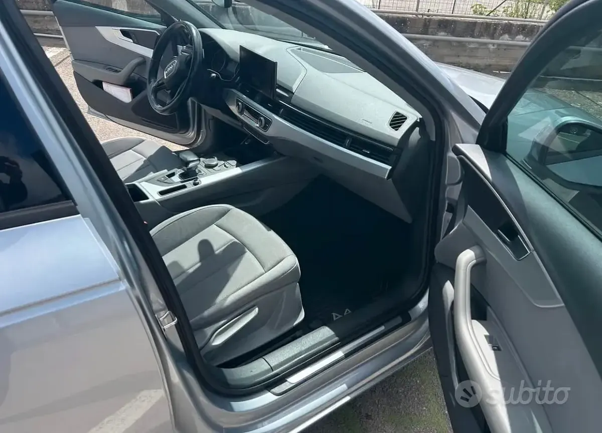Usado Audi A4 140 CV (102 kW) 2017 Gris Familiar