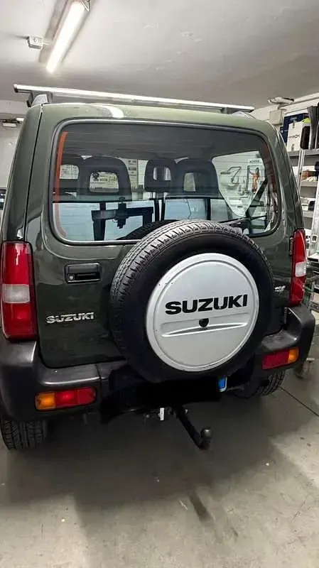 Usata Suzuki Jimny 86 CV (63 kW) 2008 Verde SUV