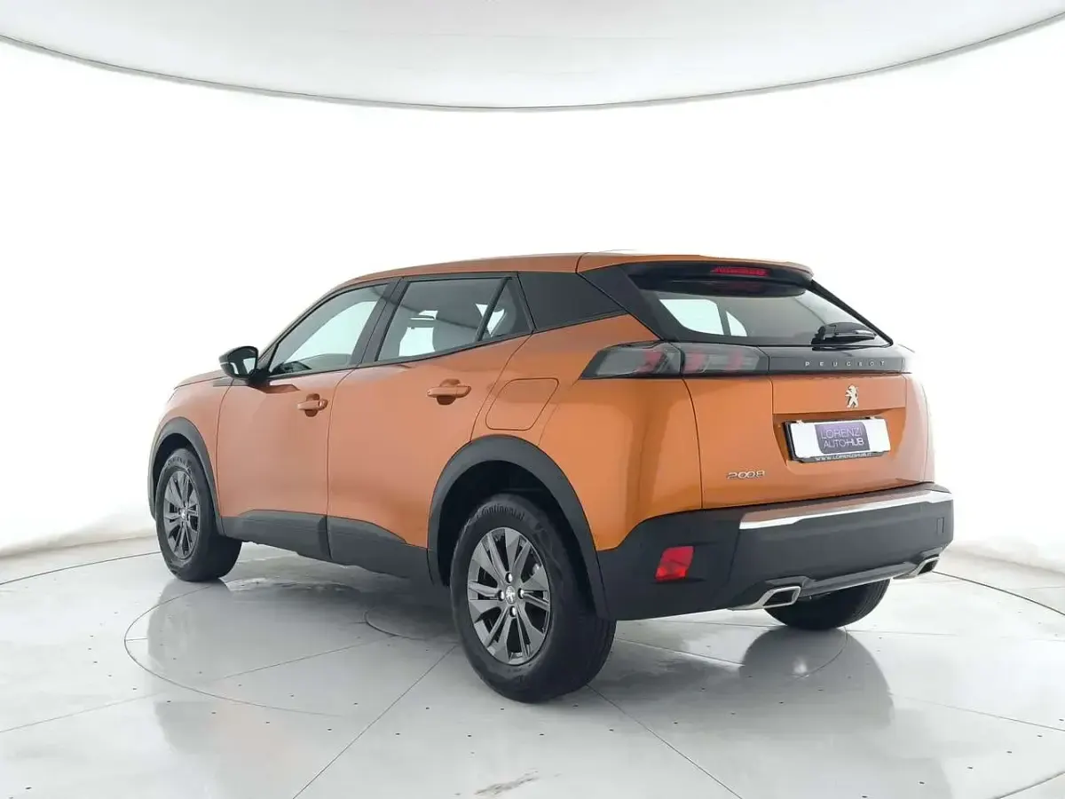 Usata Peugeot 2008 Active 131 CV (96 kW) 2023 Arancione metallizzato SUV