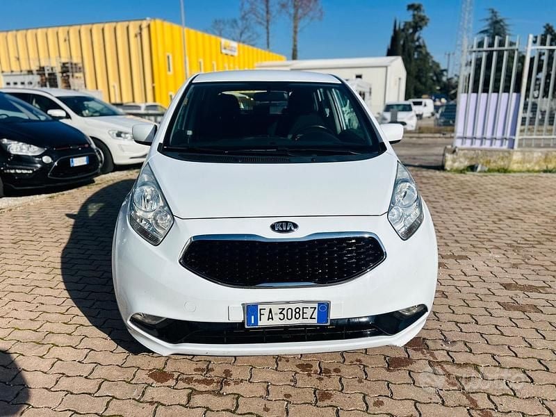 Usata Kia Venga 90 CV (66 kW) 2015 Bianco Utilitaria