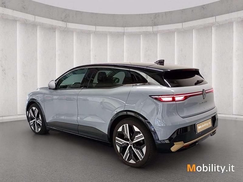 Usata Renault Megane E-Tech Iconic 161 kW (220 CV) 2022 Grigio artico Berlina