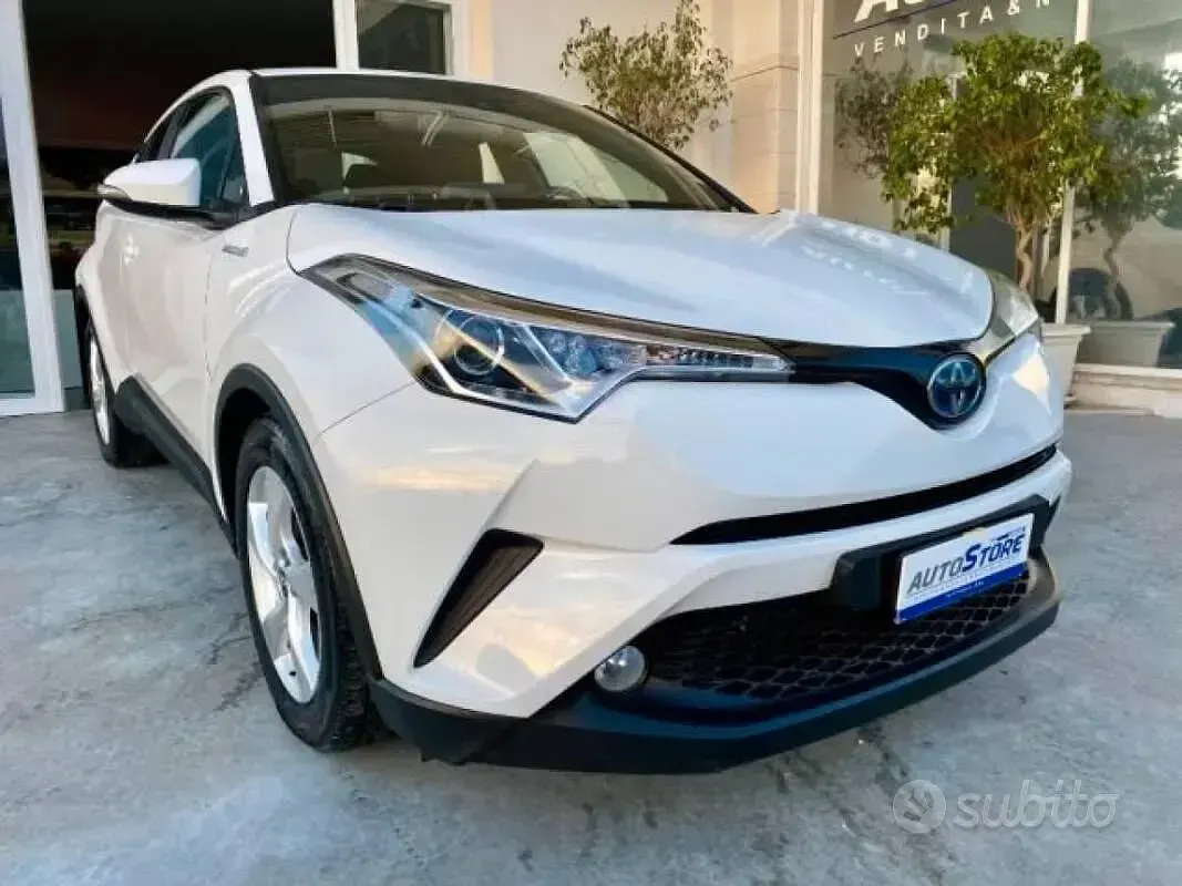 Usata Toyota C-HR Business Edition 122 CV (89 kW) 2018 Bianco SUV