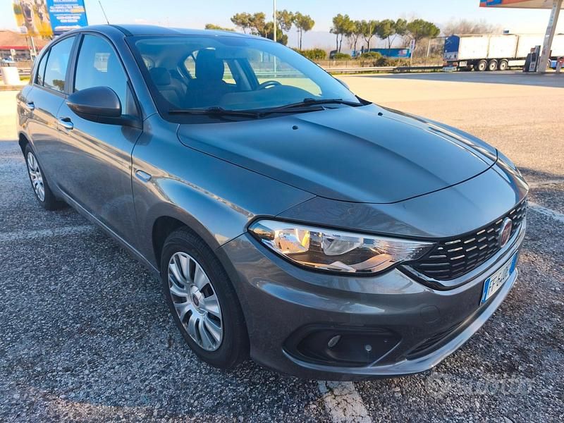 Usata Fiat Tipo Easy 120 CV (88 kW) 2016 Grigio Berlina