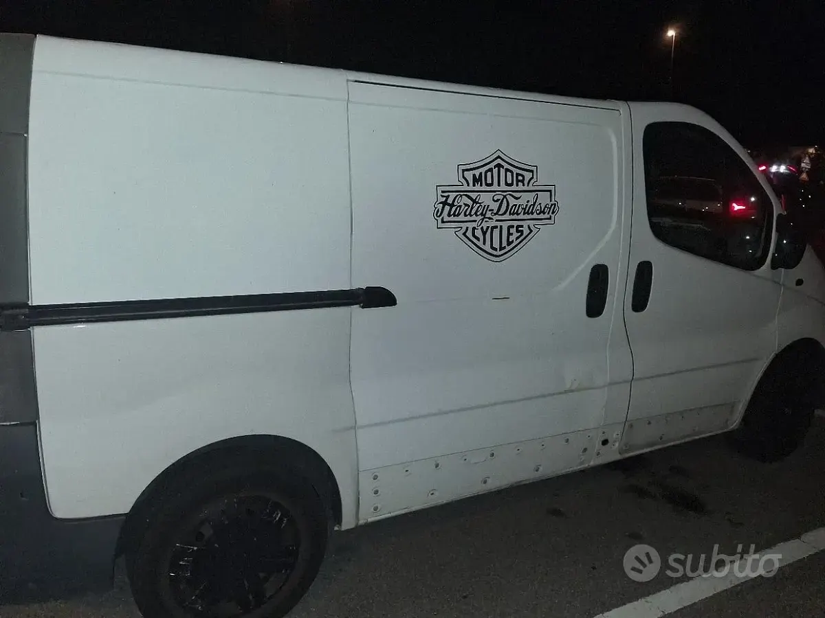 Usata Opel Vivaro 120 CV (88 kW) 2006 Bianco Monovolume