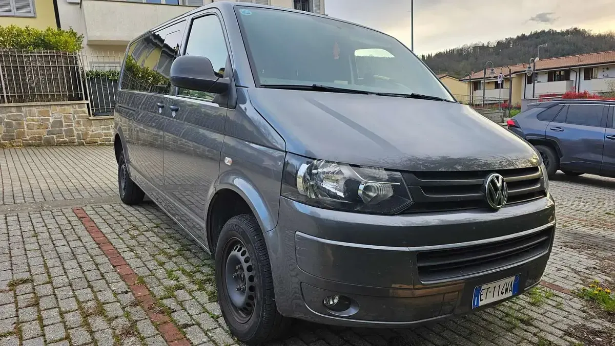 Usata VW Transporter 140 CV (102 kW) 2014 Grigio Furgone