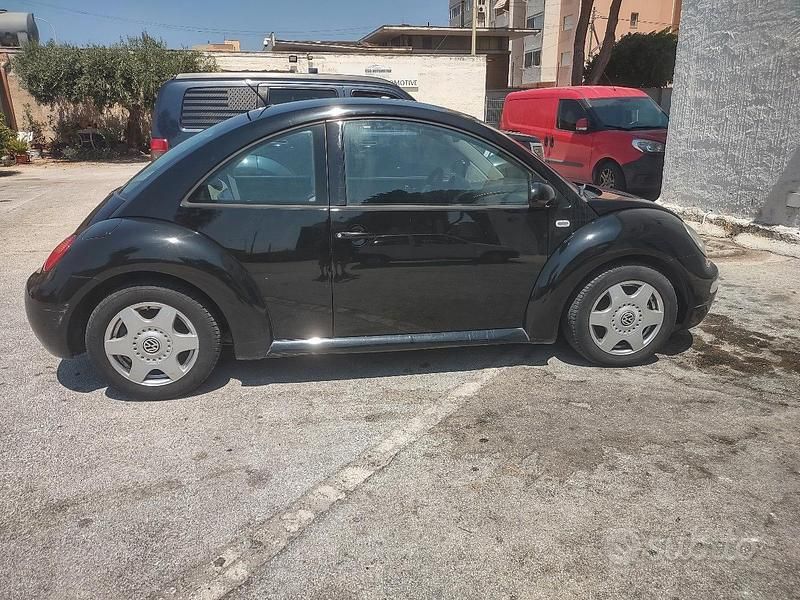 Usata VW Beetle 101 CV (74 kW) 2002 Nero Utilitaria