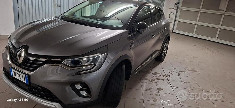 Usata Renault Captur 100 CV (73 kW) 2023 Grigio SUV