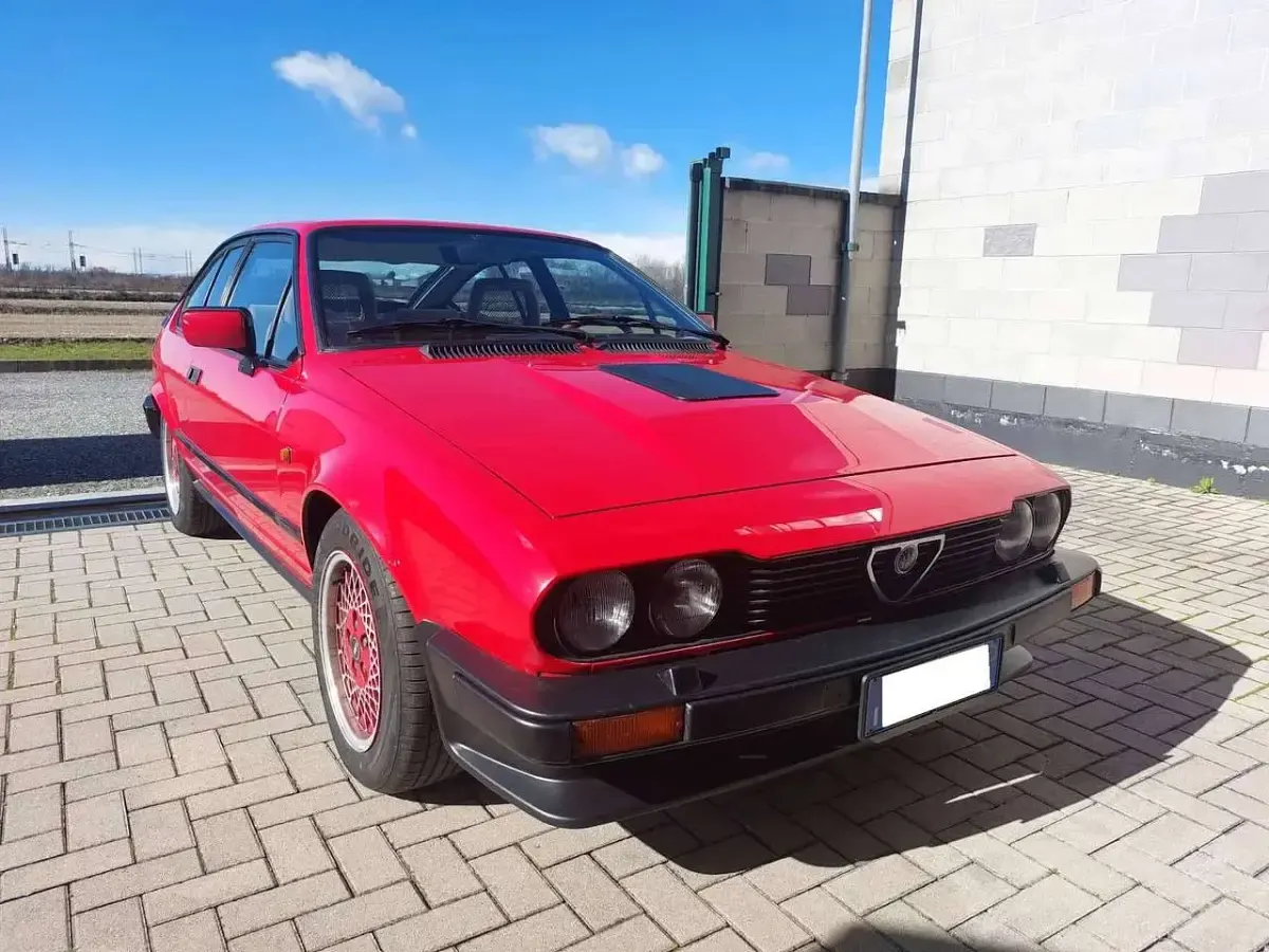 Usata Alfa Romeo GTV 158 CV (116 kW) 1983 Rosso Coupé