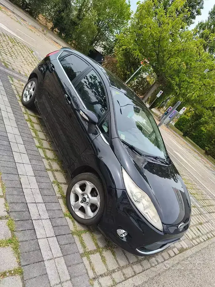 Usata Ford Fiesta 97 CV (71 kW) 2011 Nero Berlina