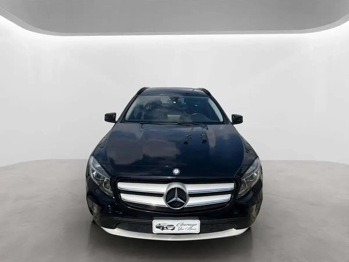 Usata Mercedes GLA180 109 CV (80 kW) 2017 Nero metallizzato SUV