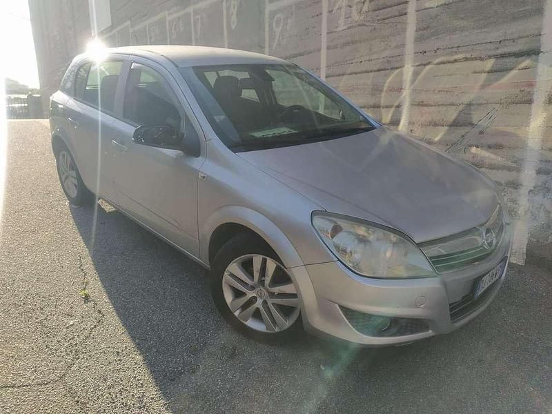 Usata Opel Astra 101 CV (74 kW) 2007 Grigio Berlina