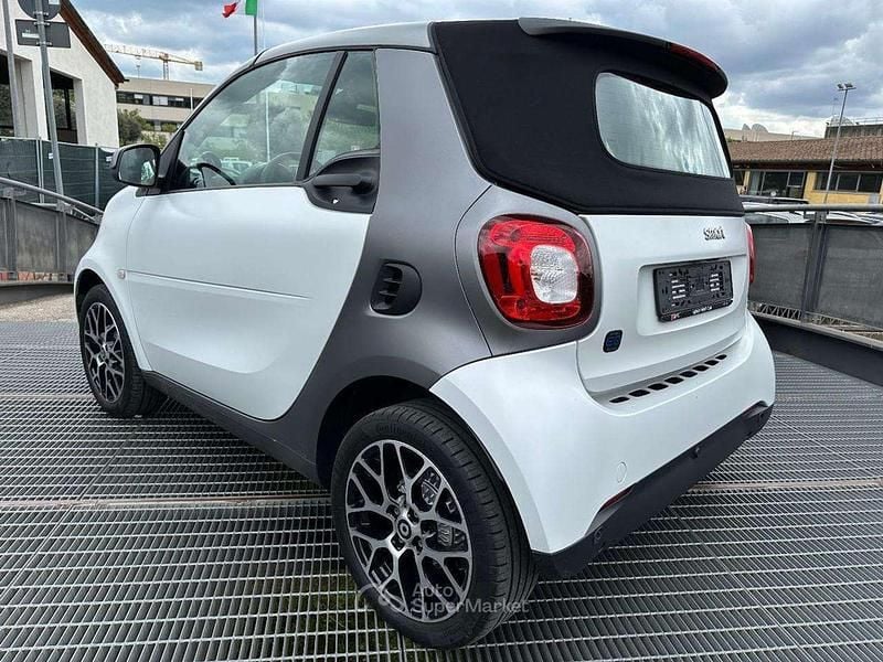 Usata Smart ForTwo Electric Drive Prime 41 kW (56 CV) 2021 Bianco Cabrio