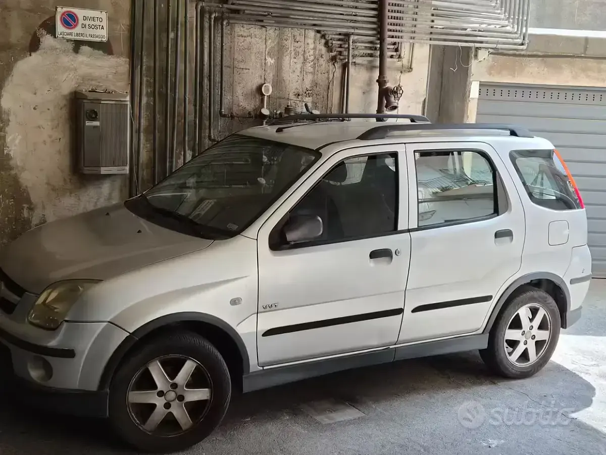 Usata Suzuki Ignis 94 CV (69 kW) 2004 Grigio Utilitaria