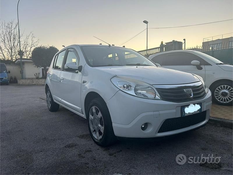 Usata Dacia Sandero 75 CV (55 kW) 2008 Bianco Utilitaria