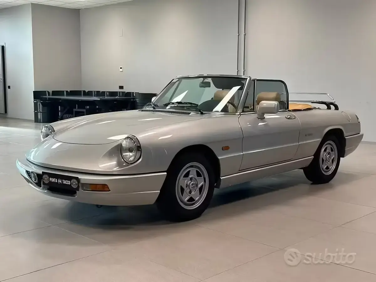 Usata Alfa Romeo Spider 106 CV (77 kW) 1991 Grigio Cabrio