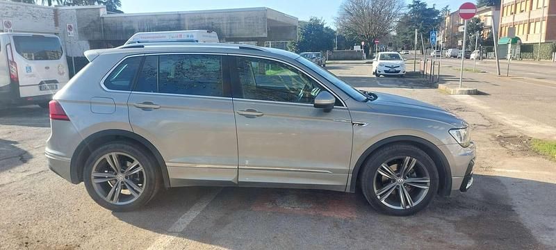 Usata VW Tiguan Sportline 116 CV (85 kW) 2018 Argento SUV