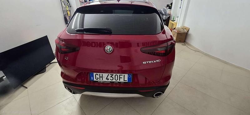 Usata Alfa Romeo Stelvio Executive 209 CV (153 kW) 2019 Rosso SUV