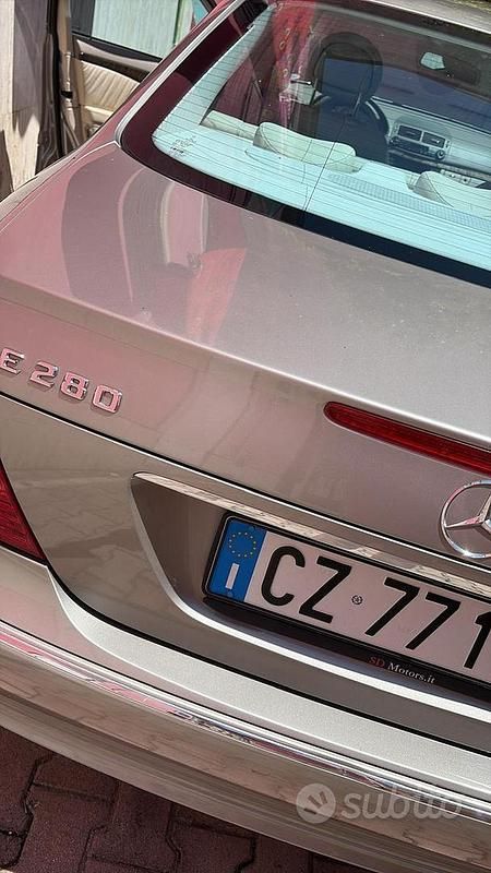 Usata Mercedes 280 177 CV (130 kW) 2005 Marrone Berlina