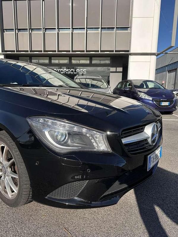 Usata Mercedes CLA200 Shooting Brake Executive 136 CV (100 kW) 2015 Nero metalizzato Station wagon
