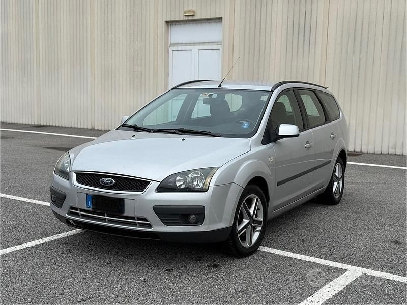 Usata Ford Focus 90 CV (66 kW) 2008 Grigio Station wagon