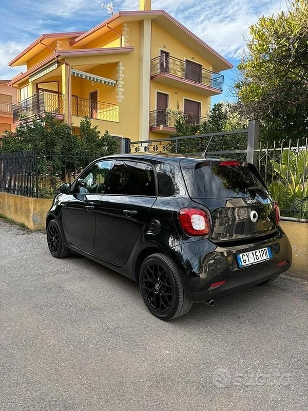 Nero Usata 2016 Smart ForFour Passion Utilitaria | 11.200 € (Cara) - Immagine 1/4