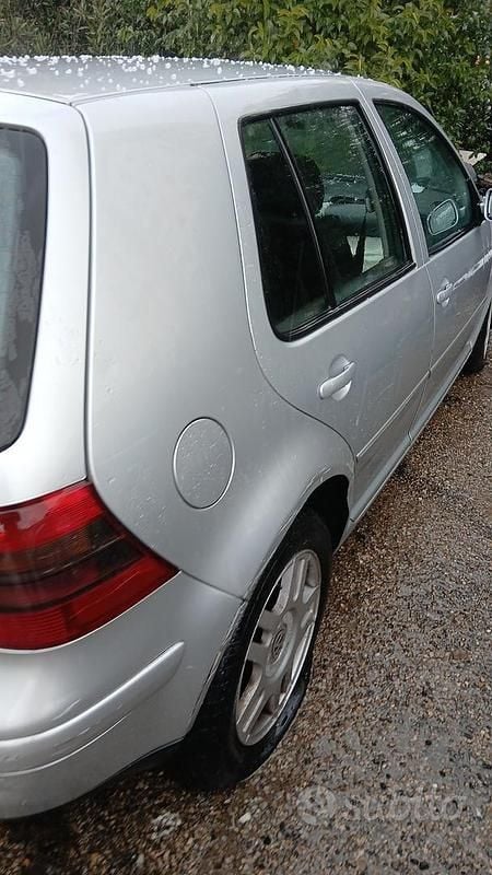 Usata VW Golf IV 101 CV (74 kW) 2002 Grigio Berlina