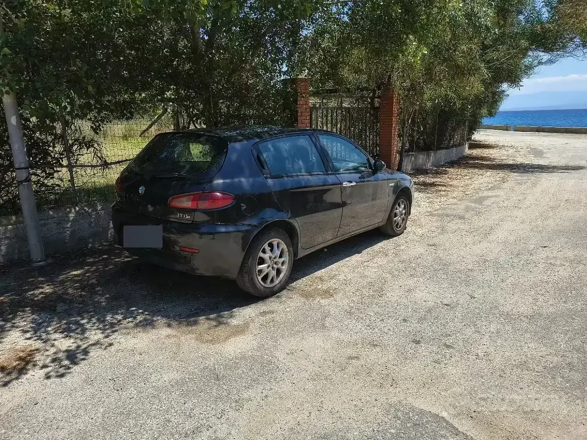 Usata Alfa Romeo 147 150 CV (110 kW) 2005 Nero Utilitaria